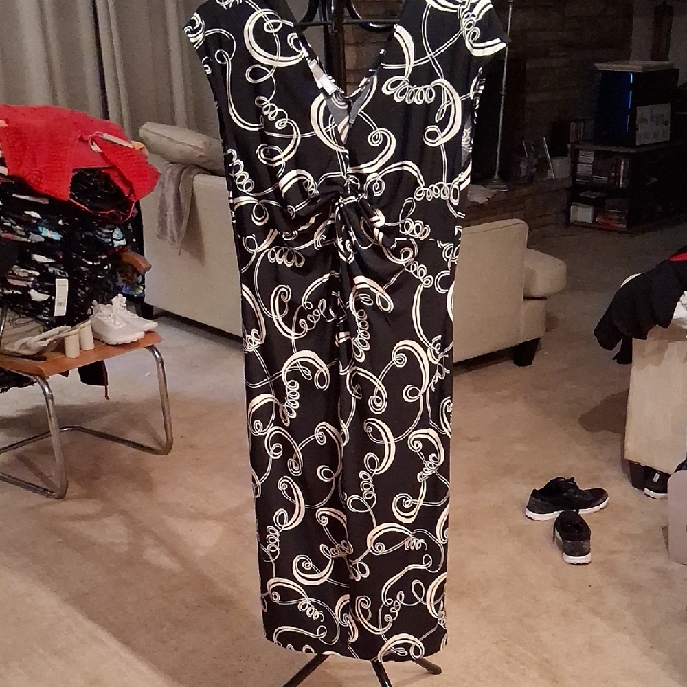 Chic Black and White Swirl Midi Dress